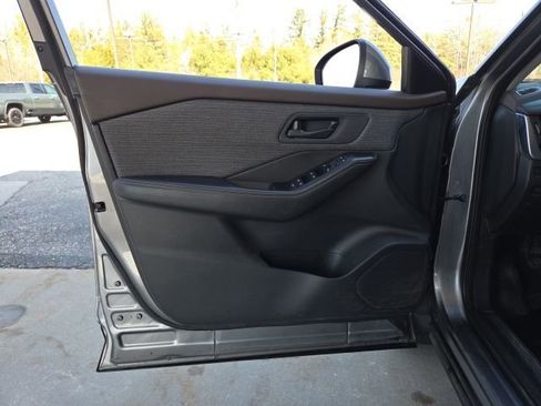 Used 2021 Nissan Rogue S image 36