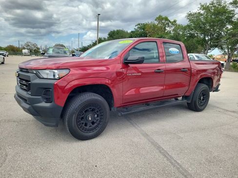 Used 2024 Chevrolet Colorado W/T image 2