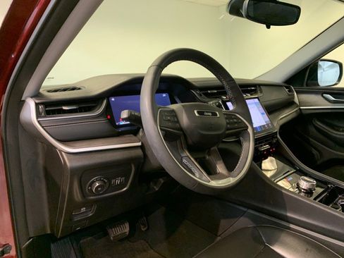 Used 2023 Jeep Grand Cherokee L Limited image 13