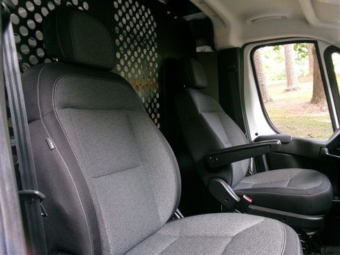 Used 2025 RAM ProMaster 2500 w/ U-Haul Equipment Group FWD image 25