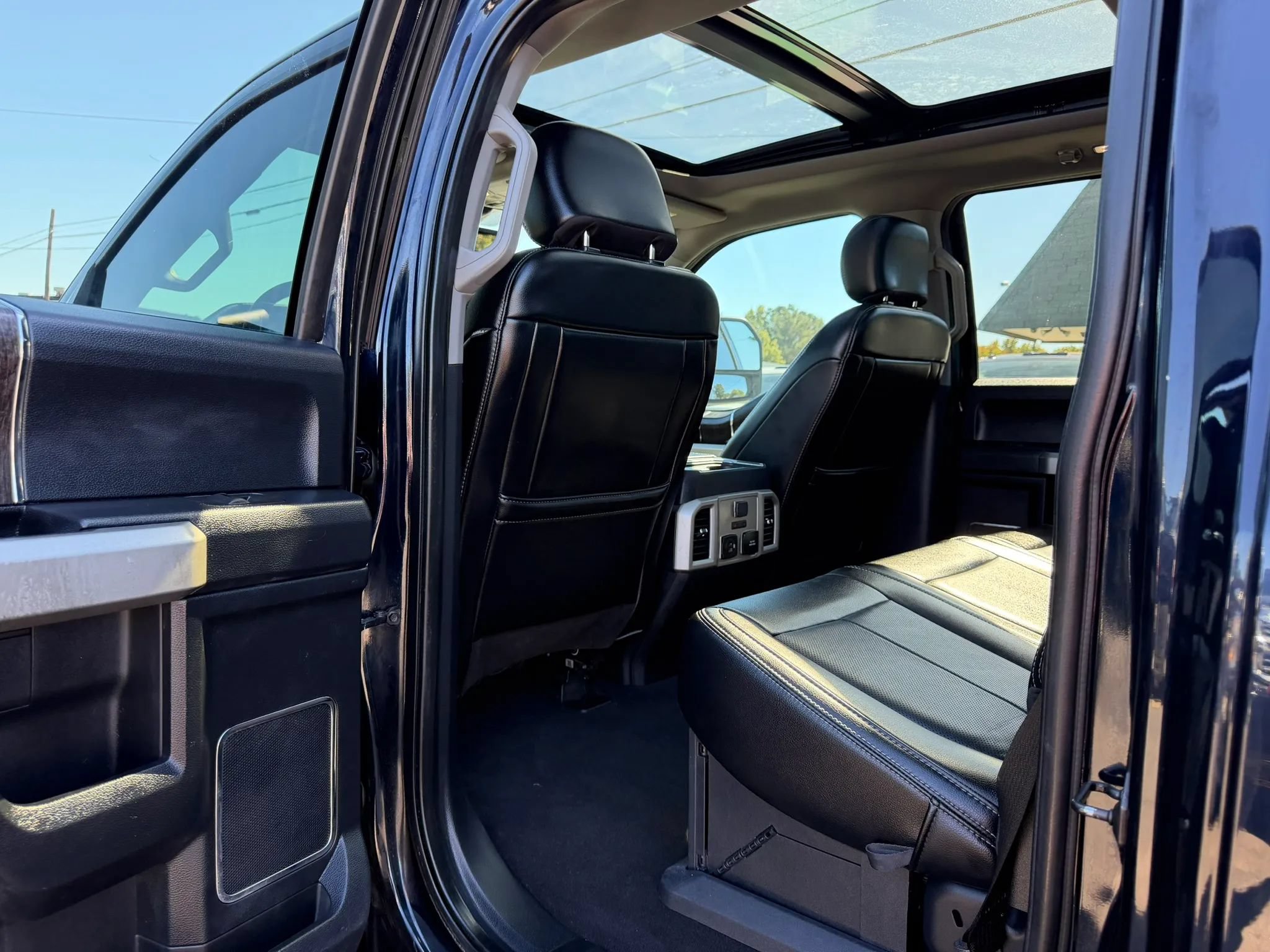 Used 2021 Ford F250 Lariat w/ Tremor Off-Road Package AWD/4WD image 22