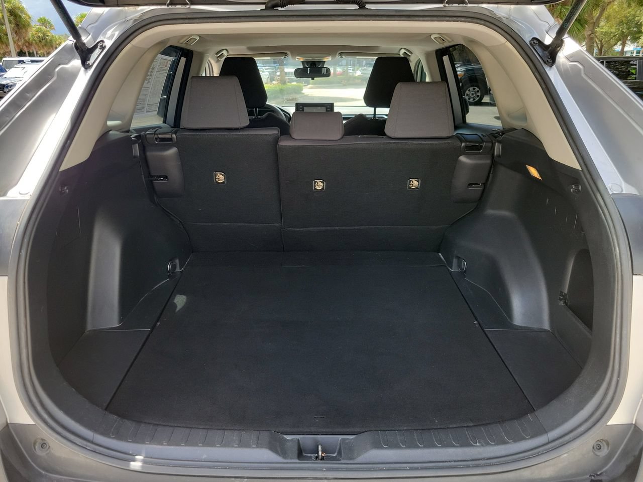 Used 2019 Toyota RAV4 XLE FWD image 8