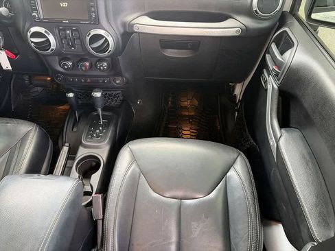 Used 2016 Jeep Wrangler Unlimited Rubicon AWD/4WD image 12