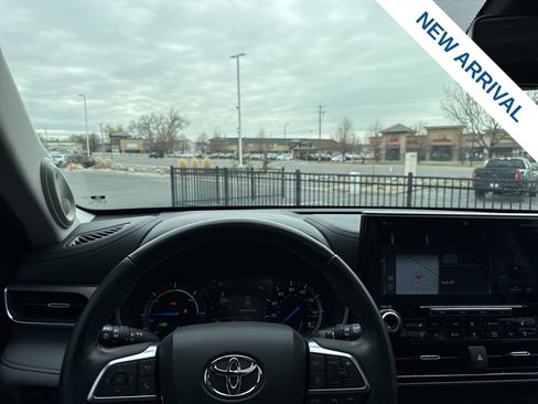 Used 2021 Toyota Highlander Limited image 23