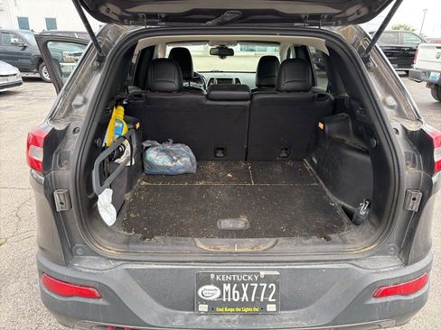 Used 2015 Jeep Cherokee Trailhawk AWD/4WD image 8