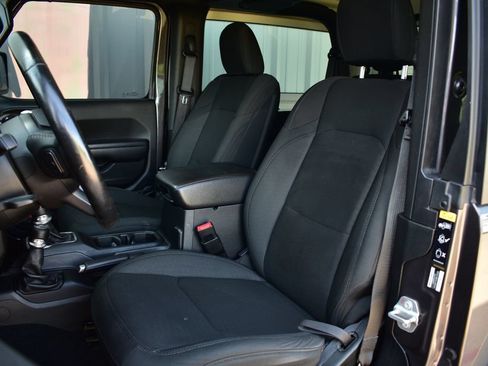 Used 2020 Jeep Wrangler Sport AWD/4WD image 18