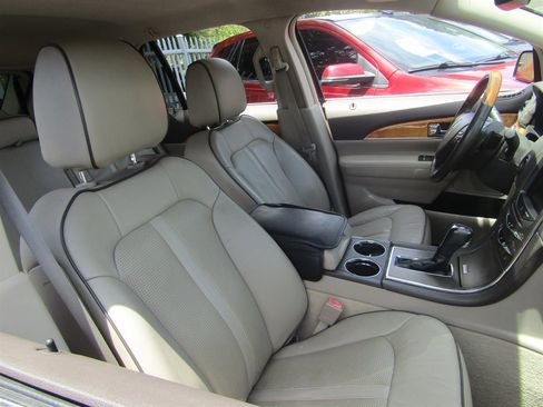 Used 2015 Lincoln MKX FWD w/ Equipment Group 101A image 5