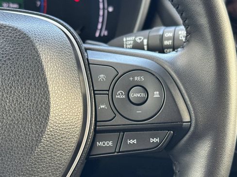 Used 2025 Toyota Corolla XSE FWD image 31
