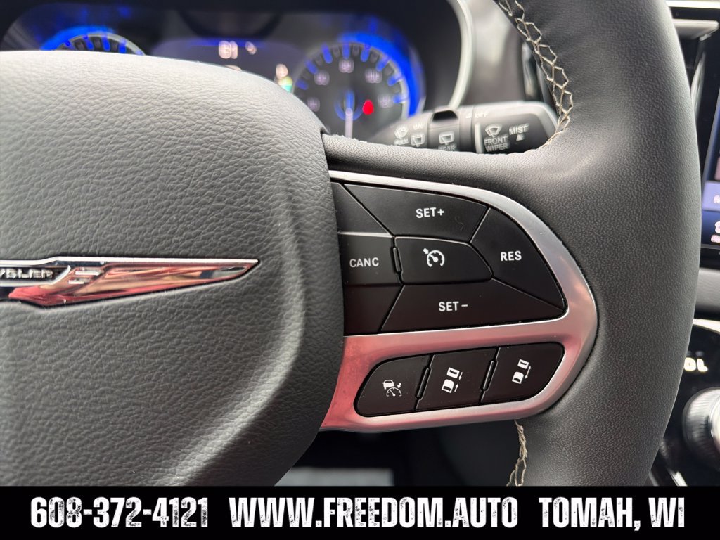 Used 2025 Chrysler Pacifica Select FWD image 15