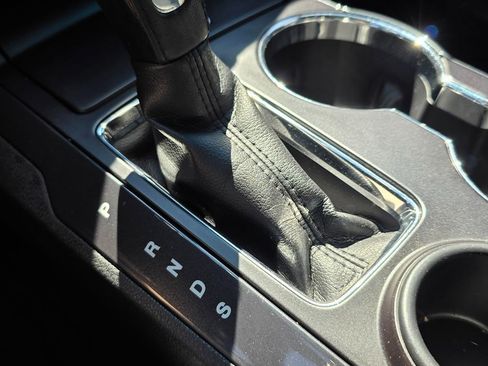 Used 2017 Ford Explorer XLT image 36