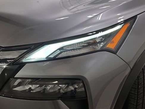 Used 2024 Nissan Rogue SV image 28