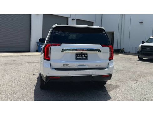 Certified 2022 GMC Yukon SLT w/ SLT Premium Package AWD/4WD image 7