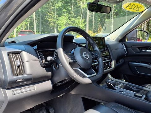 Used 2024 Nissan Pathfinder SL w/ SL Premium Package image 21