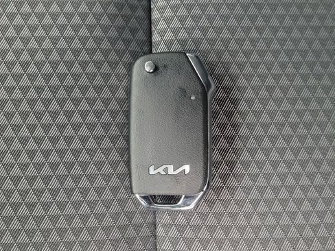 Used 2025 Kia Soul LX image 32