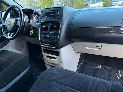 Used 2013 Dodge Grand Caravan American Value Package image 26