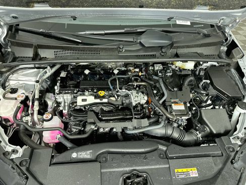 Used 2025 Toyota Prius LE AWD/4WD image 28