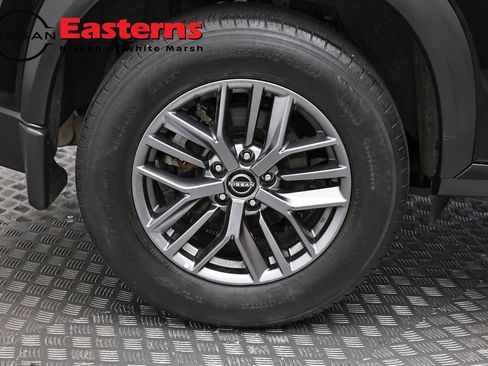 Used 2023 Nissan Rogue S AWD/4WD image 30