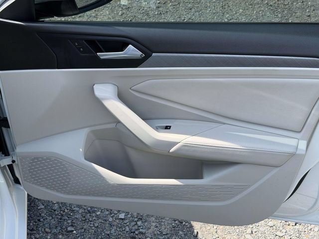 Used 2024 Volkswagen Jetta SE w/ Panoramic Sunroof Package FWD image 8