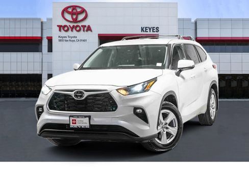 Certified 2023 Toyota Highlander LE image 1