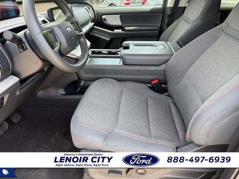 Used 2025 Ford Expedition Active RWD image 10
