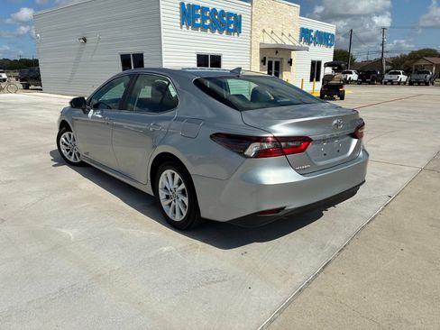 Used 2024 Toyota Camry LE FWD image 5