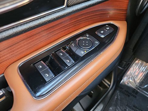 Used 2019 Lincoln Navigator Reserve image 30