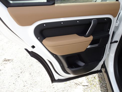 New 2026 Land Rover Defender 110 X-Dynamic SE AWD/4WD image 23