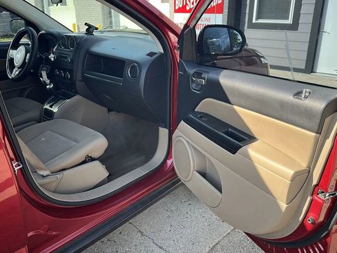 Used 2013 Jeep Compass Latitude AWD/4WD image 17