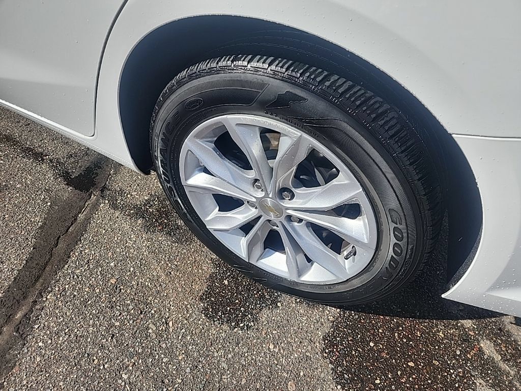 Used 2025 Chevrolet Malibu LT FWD image 5