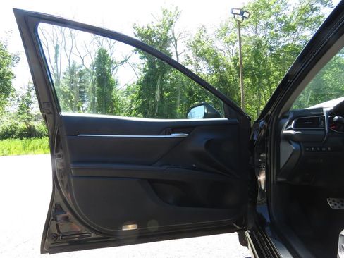 Used 2019 Toyota Camry XSE w/ Driver Assist Package FWD image 9