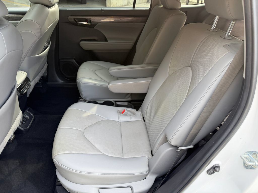 Used 2022 Toyota Highlander Limited AWD/4WD image 23