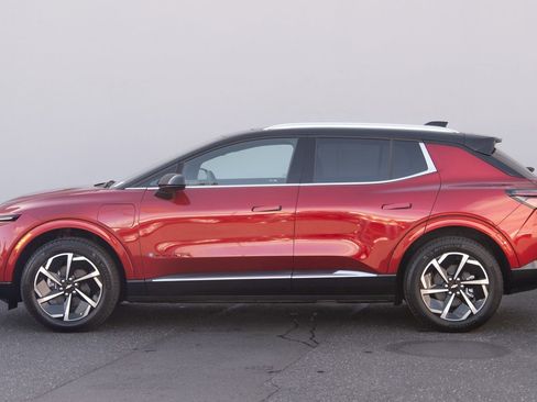 New 2025 Chevrolet Equinox EV LT w/ LPO, Blackout Package image 27