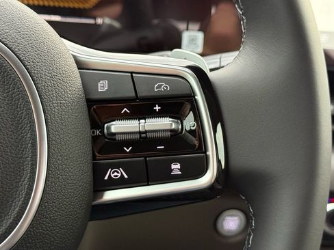 New 2026 Kia Carnival EX image 17