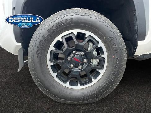 Used 2025 Toyota Tacoma TRD Off-Road w/ TRD Off Road Premium Package AWD/4WD image 18