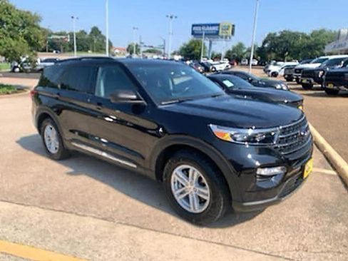 Used 2024 Ford Explorer XLT w/ Equipment Group 202A RWD image 1