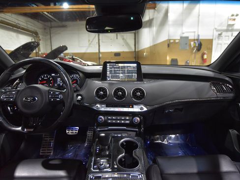 Used 2018 Kia Stinger GT2 image 42