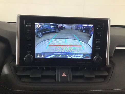 Used 2021 Toyota RAV4 XLE image 18