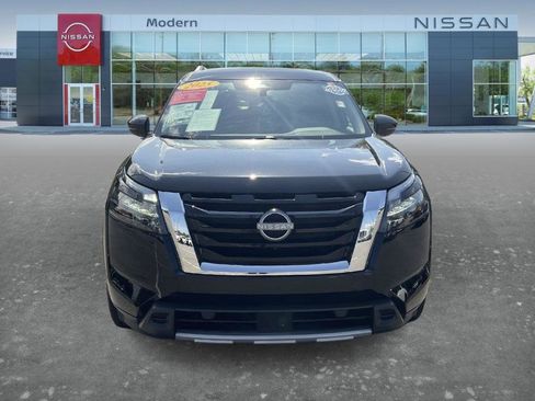 Certified 2025 Nissan Pathfinder SL w/ Cargo Package FWD image 2