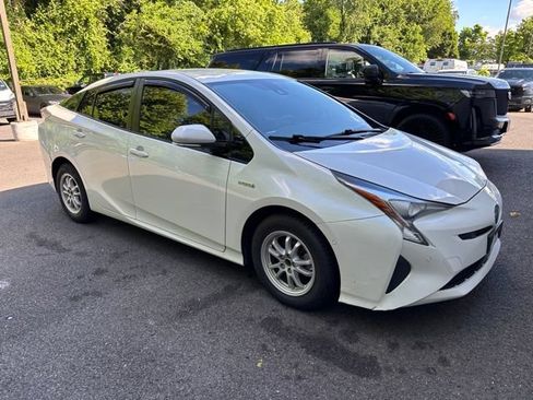 Used 2018 Toyota Prius Two w/ Prius Two Safety Plus Package FWD image 2