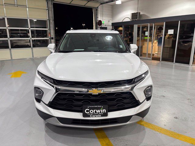 Used 2025 Chevrolet Blazer LT w/ Convenience Package AWD/4WD image 3