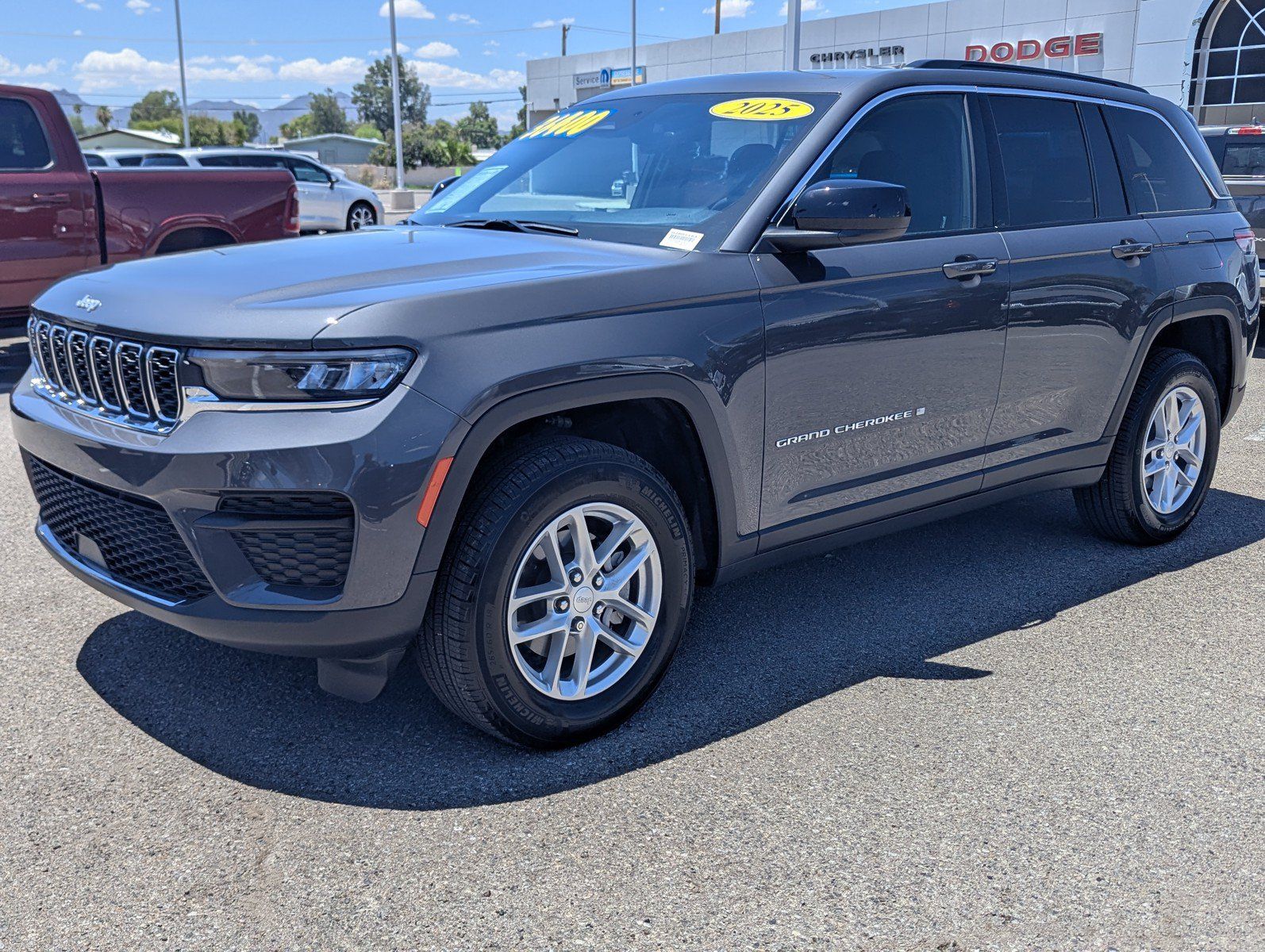 Used 2025 Jeep Grand Cherokee Laredo X AWD/4WD image 5