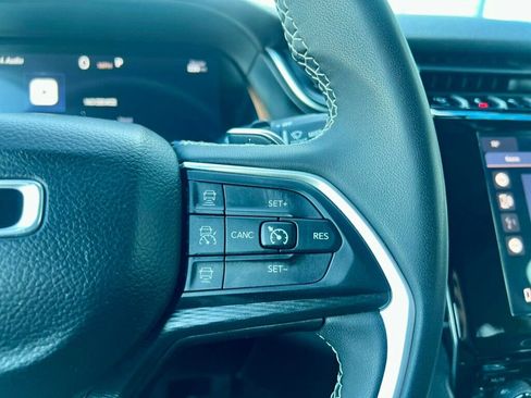 Used 2023 Jeep Grand Cherokee L Laredo image 21