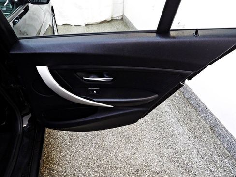 Used 2014 BMW 320i xDrive Sedan AWD/4WD image 12
