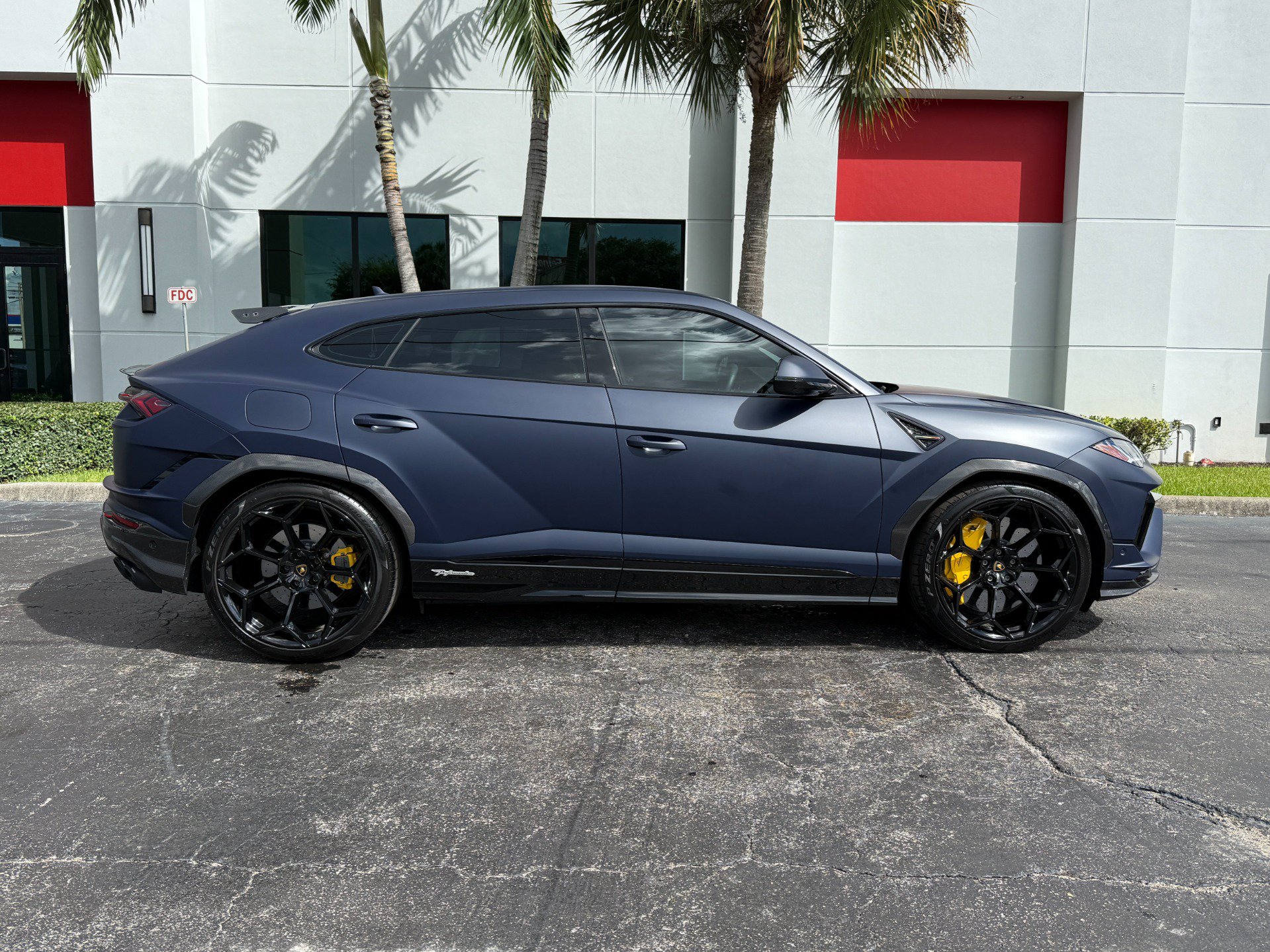 Used 2024 Lamborghini Urus Performante AWD/4WD image 2
