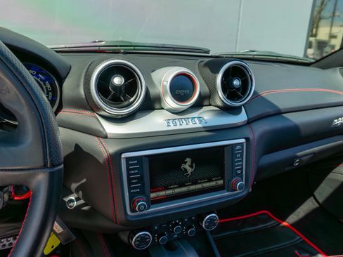 Used 2017 Ferrari California T RWD image 63