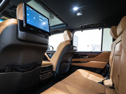 Used 2023 Lexus LX 600 4WD w/ Luxury Package image 42