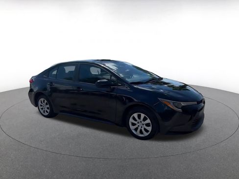 Used 2025 Toyota Corolla LE FWD image 2