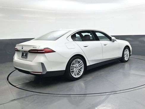 Used 2025 BMW 530i xDrive w/ Premium Package image 4