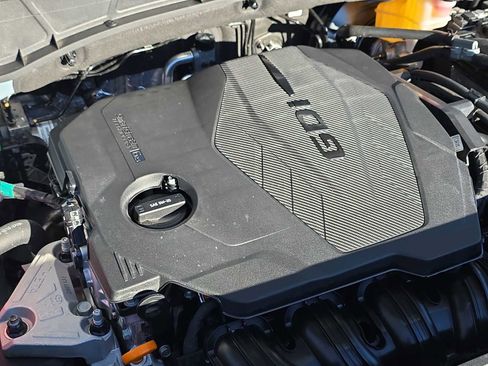 Used 2025 Hyundai Santa Cruz SE image 13