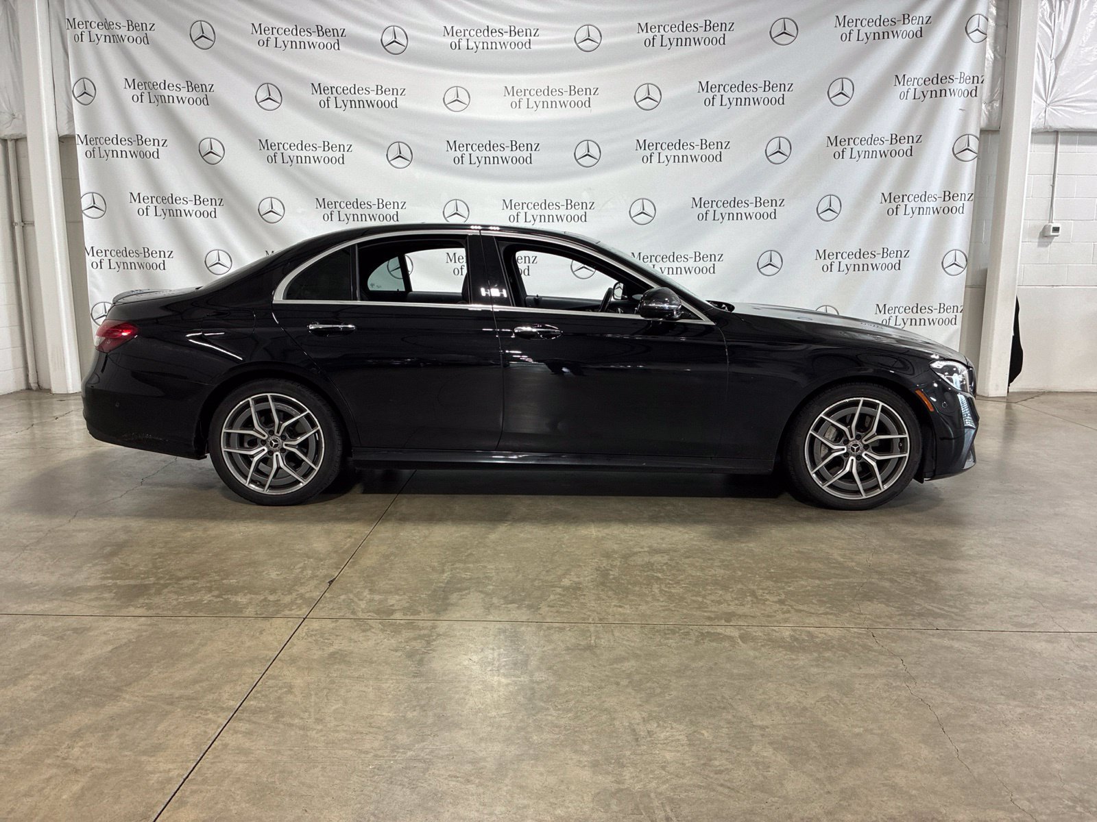 Used 2021 Mercedes-Benz E 350 4MATIC Sedan image 2